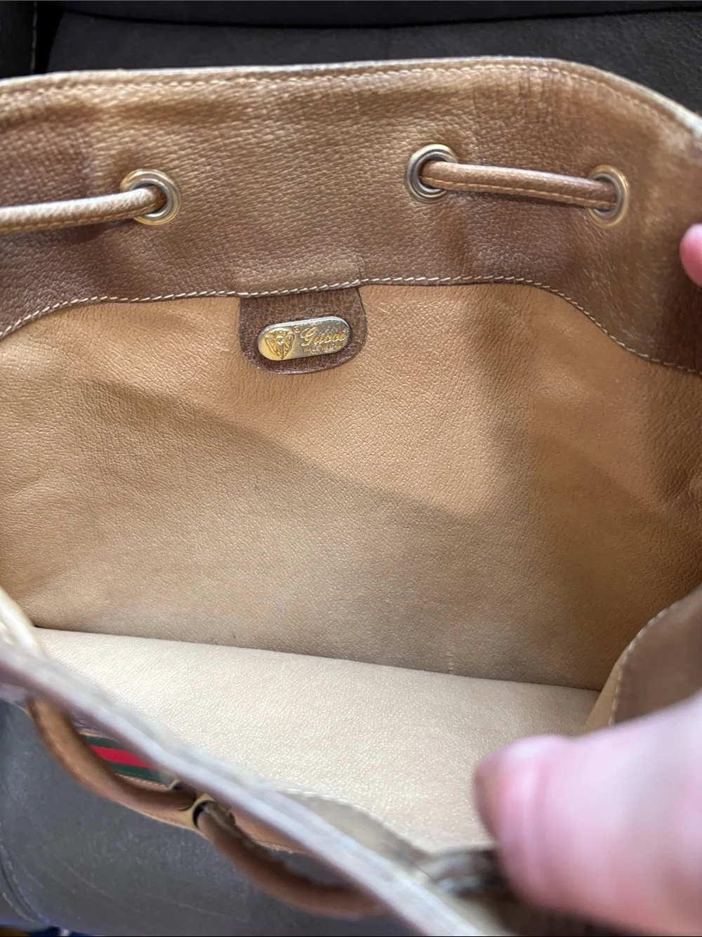 Gucci signature printed vintage crossbody bag as is - Picture 9 of 14